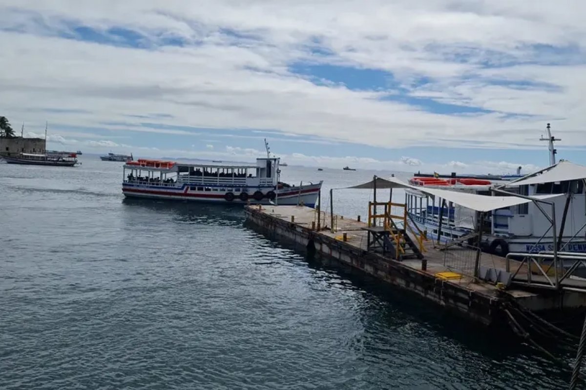 Maré baixa causa interrupção da Travessia Salvador-Mar Grande na manhã desta terça (11)