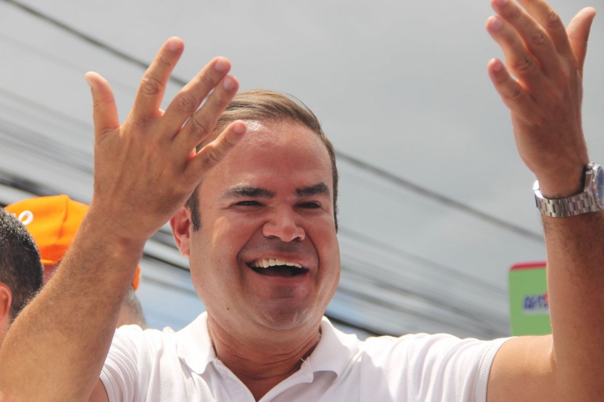 Cacá Leão diz que Bahia precisa de Neto para resolver problemas de segurança pública e emprego