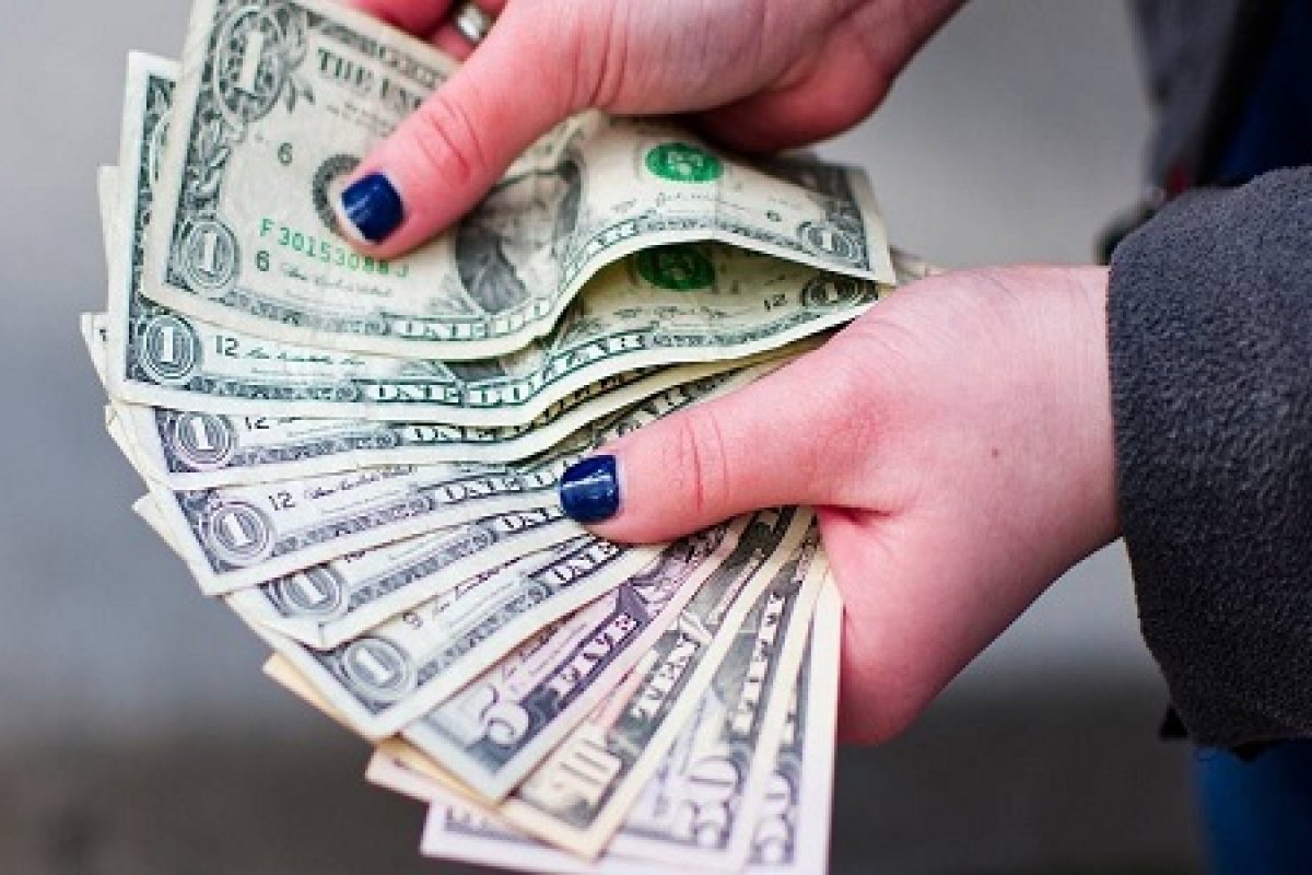 Dólar fecha o dia com alta de 0,16%