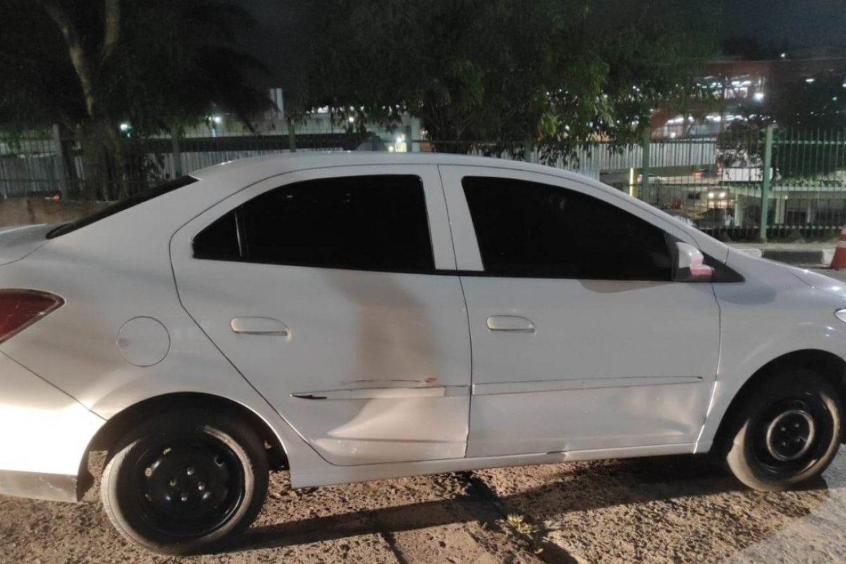 Polícia prende quatro pessoas e recupera carros roubados em Salvador