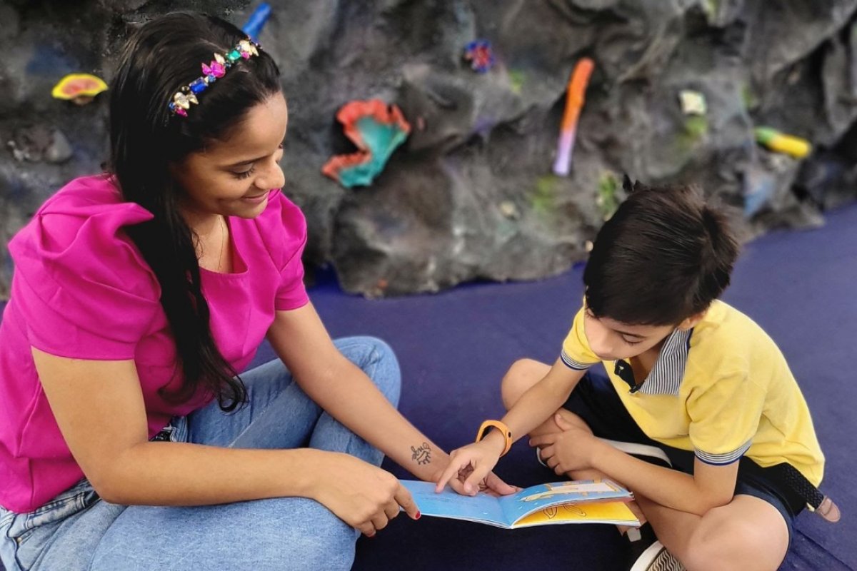 Dia das Crianças: shopping promove contação de história e distribuição de livros
