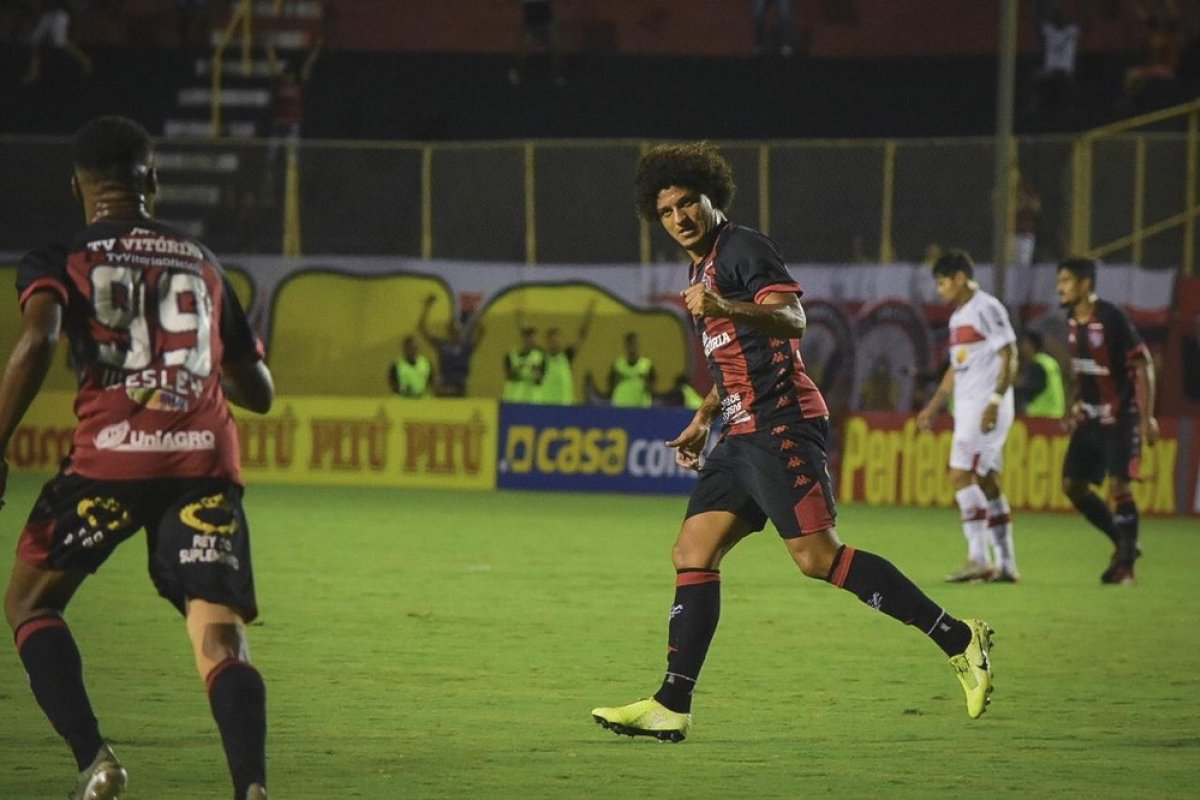 Vitória perde para o América e adia permanência na Série B
