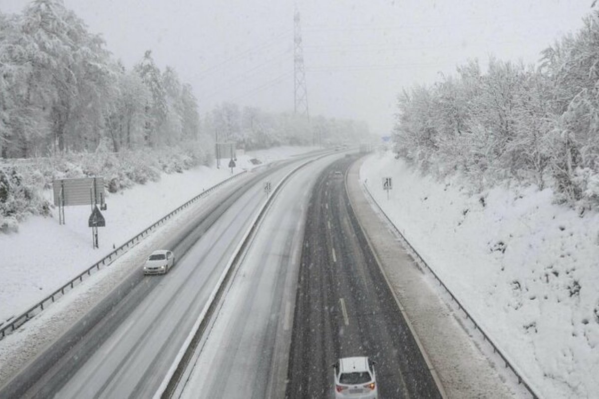 Nevasca deixa 300 mil famílias sem eletricidade na França