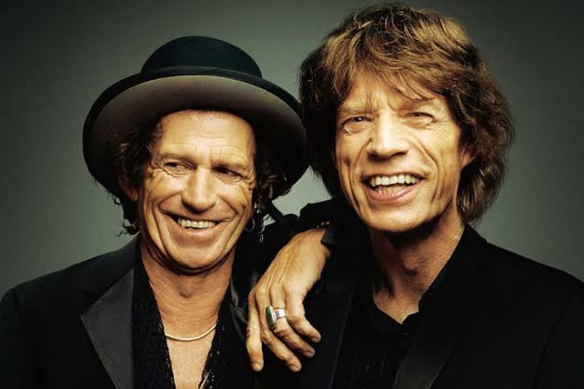 Nova biografia dos Rolling Stones aponta caso amoroso de Mick Jagger com Keith Richards