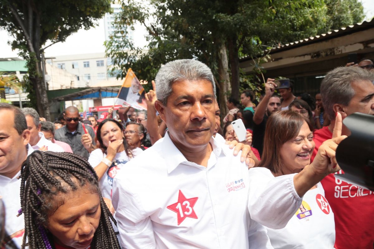 Jerônimo anuncia que não participará de debate com ACM Neto na TV Aratu