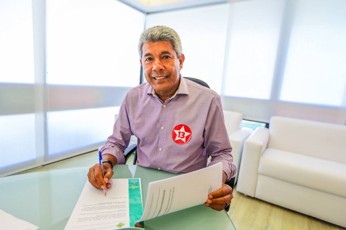 Jerônimo assina compromisso com Rede Nacional Primeira Infância