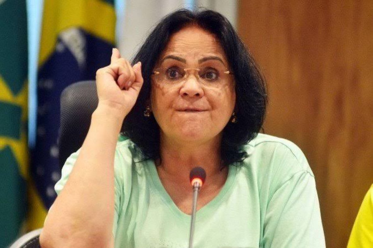 Damares se revolta com soltura do ator José Dumont