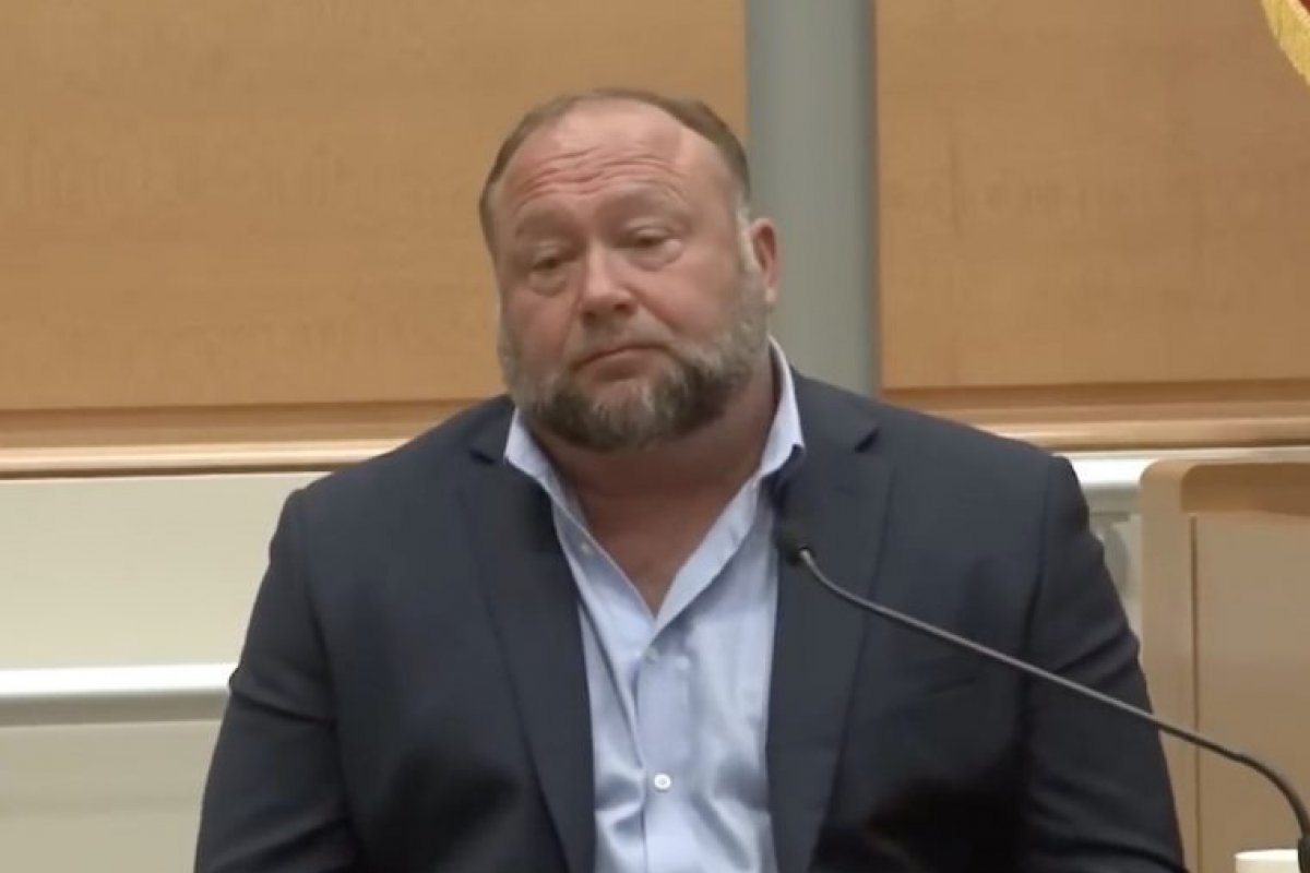 Radialista é condenado a pagar US$ 1 bilhão por fake news nos EUA