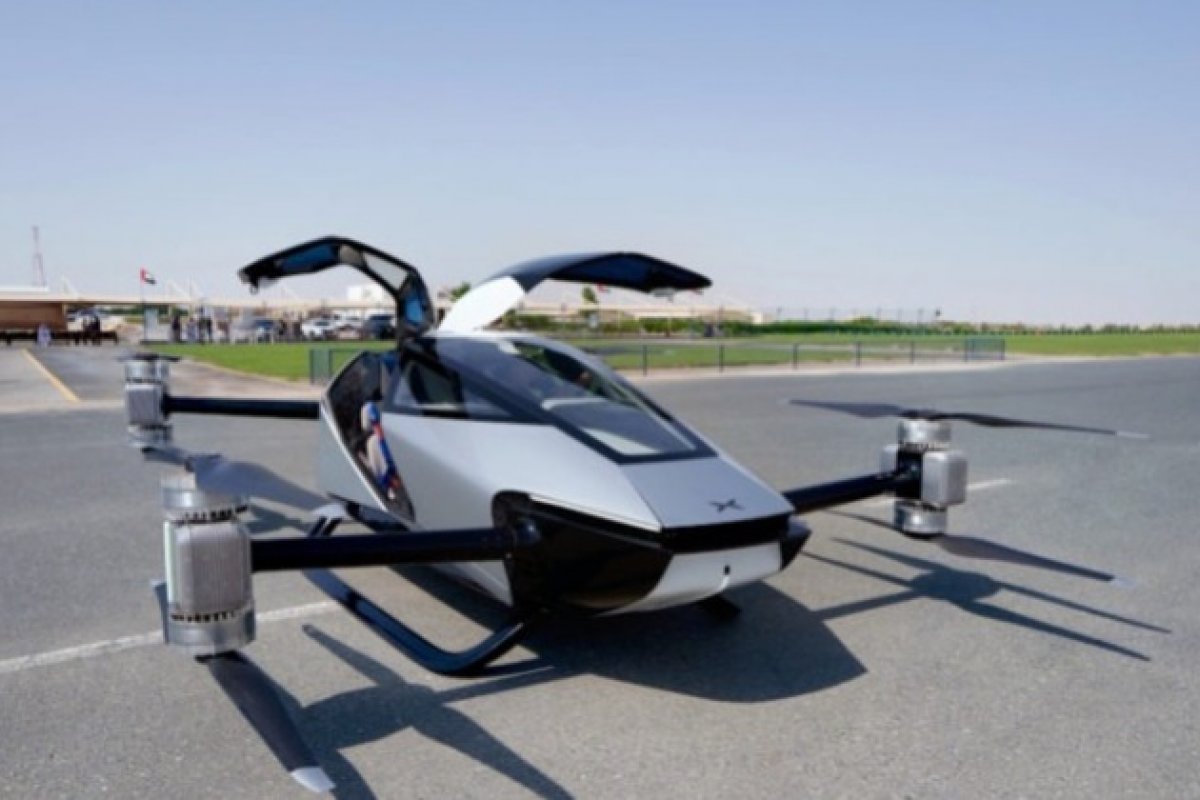 Fabricante chinesa faz 1º voo público de 'carro voador' em Dubai