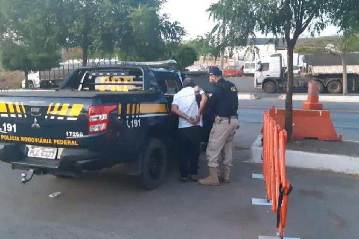 Estelionatário foragido da justiça é preso com carro roubado em Barreiras