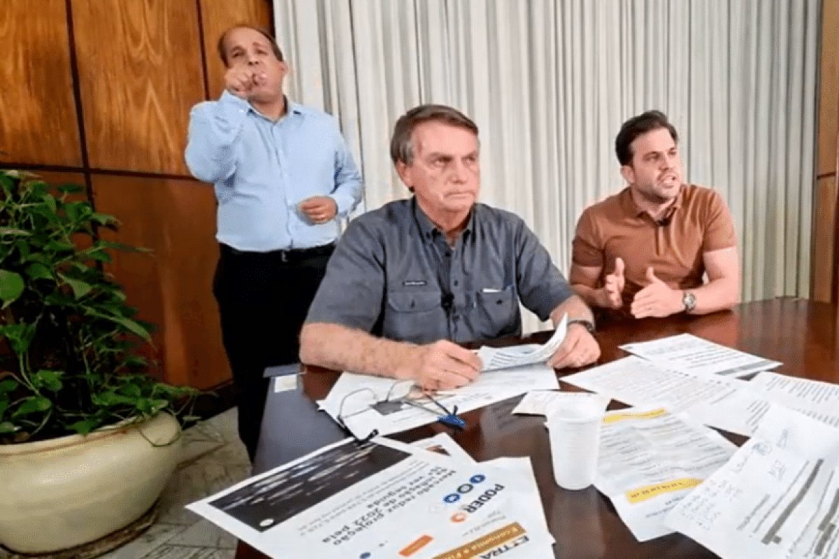 Bolsonaro faz live com Coach e convoca militância digital para reforçar sua campanha