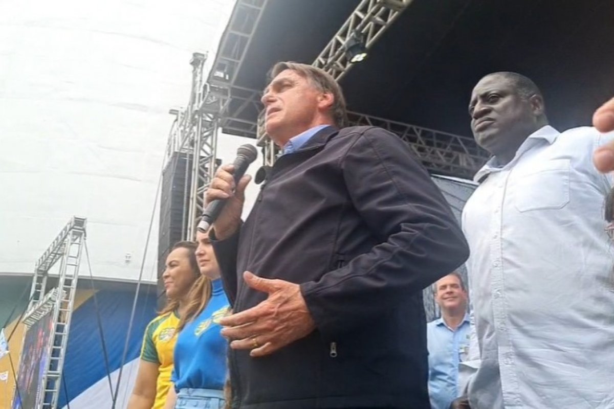 Eleições 2022: Bolsonaro convida idosos a votarem no 2º turno