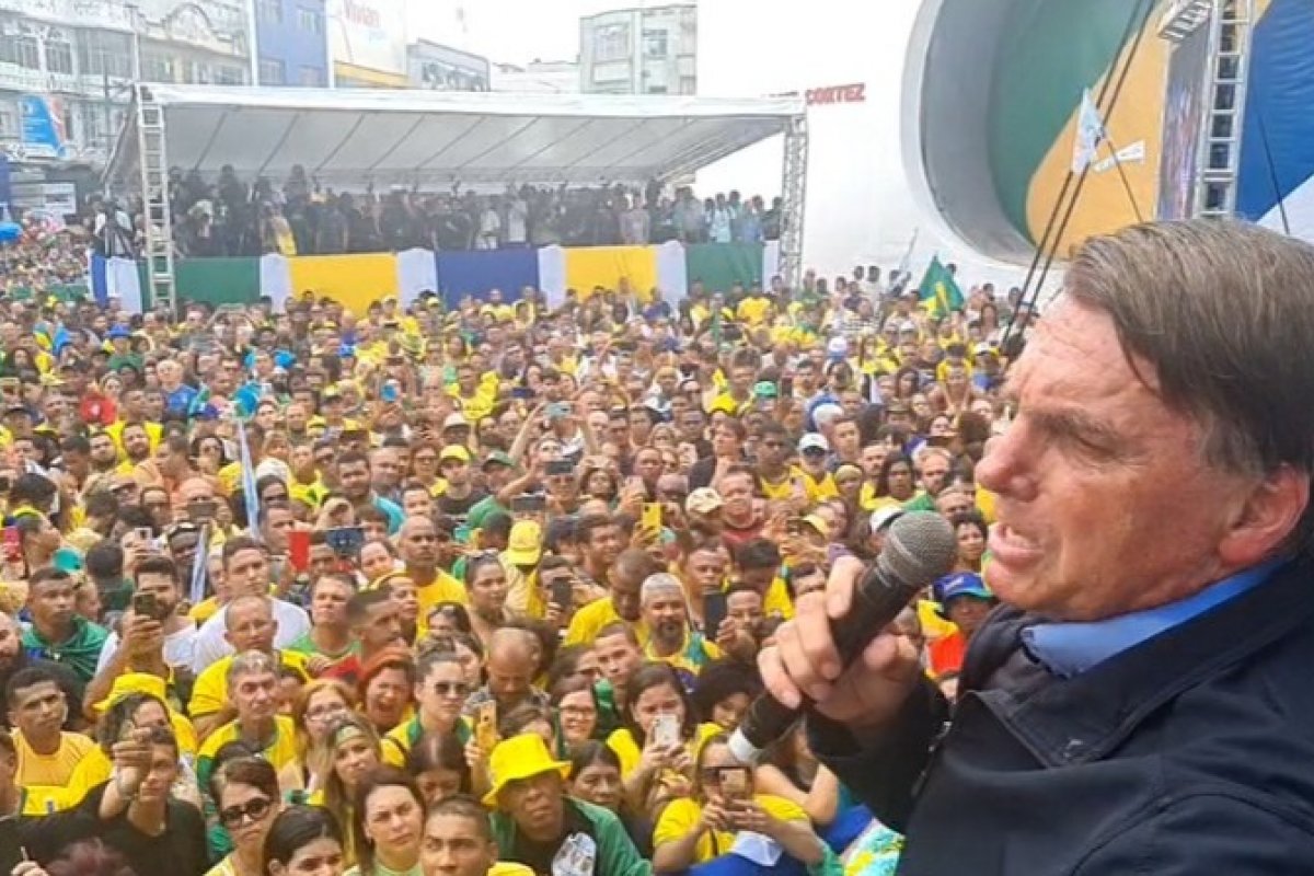 'Lula não diz quem serão seus ministros porque serão todos bandidos', diz Bolsonaro