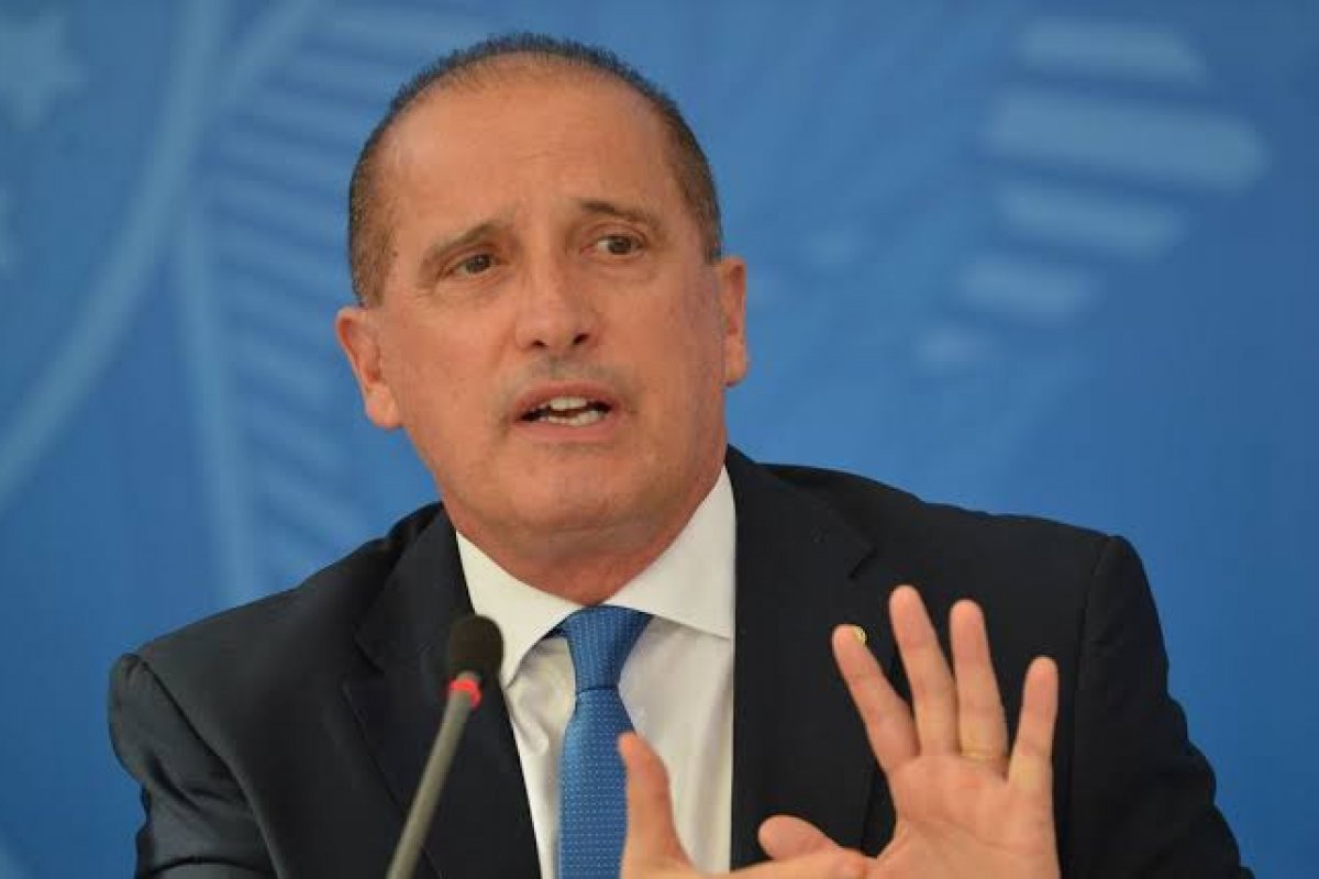 "É decisão de cada um" diz Onyx Lorenzoni ao reafirmar que não se vacinou contra a Covid-19