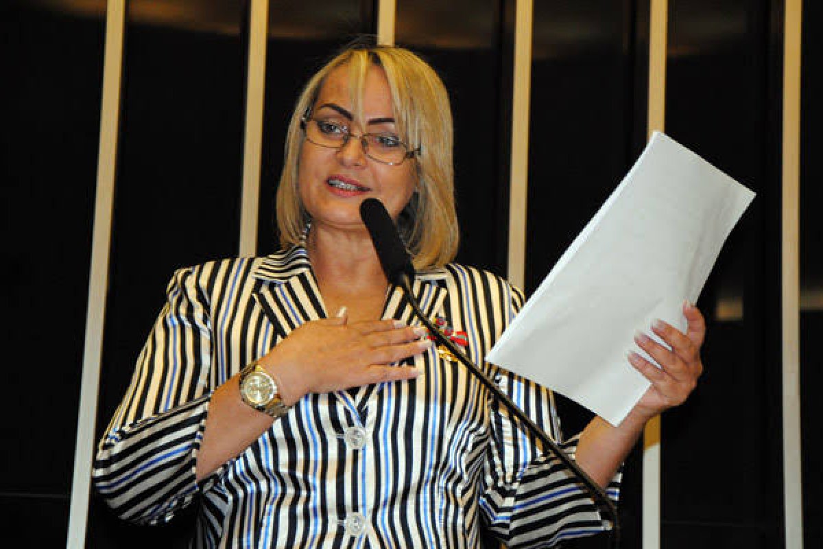 Vídeo: ex-relatora da CPI da Exploração Infantil parabeniza Damares por denúncia sobre tráfico de crianças