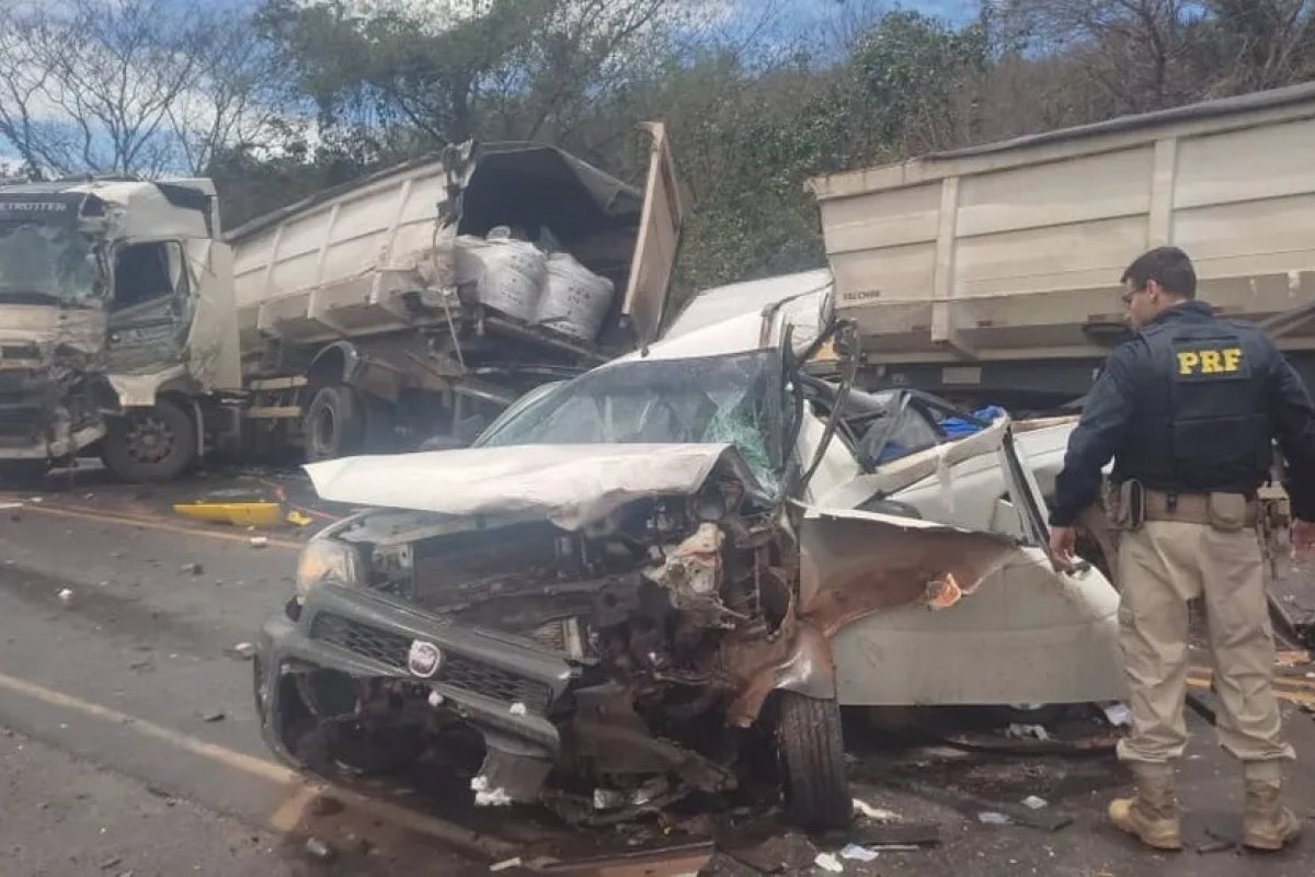 Casal morre em acidente envolvendo seis veículos na Chapada Diamantina