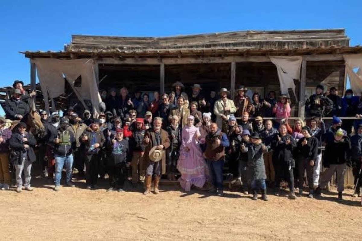 Retorno das gravações do filme ”Rust“ divide funcionários