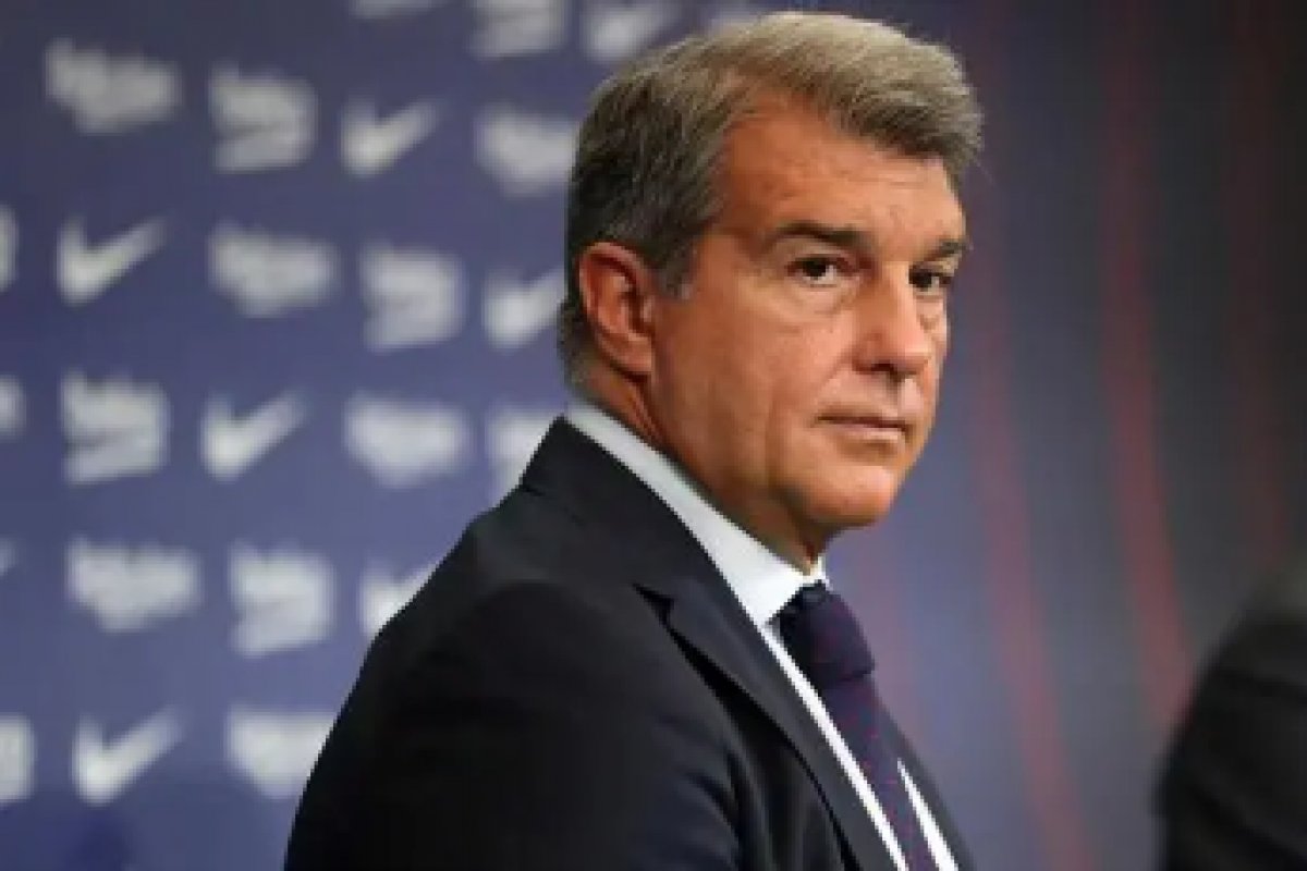 Filho do presidente do Barcelona é preso antes de jogo por agredir esposa