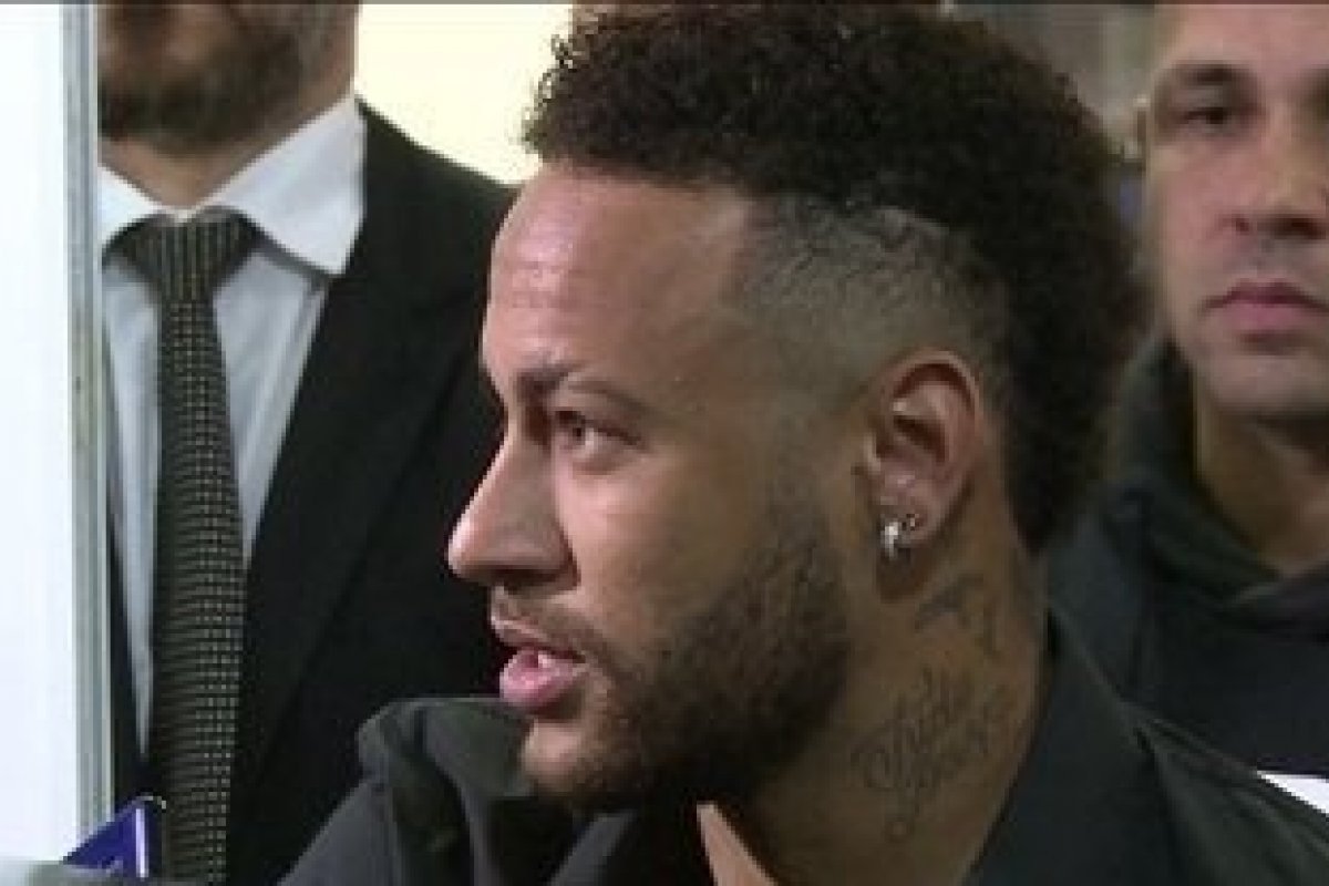 Neymar é dispensado de julgamento no Supremo Tribunal de Barcelona