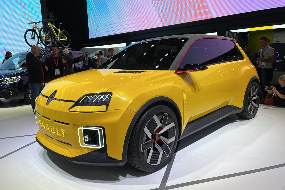 Em Paris, Renault mostra carros elétricos mas Brasil deverá ter somente híbridos