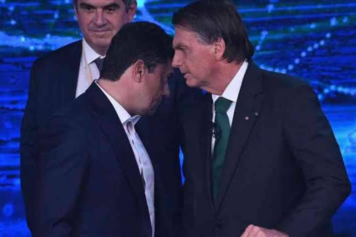 “Moro está ajudando o Brasil. Divergências ficam no passado”, diz Bolsonaro sobre ex-ministro