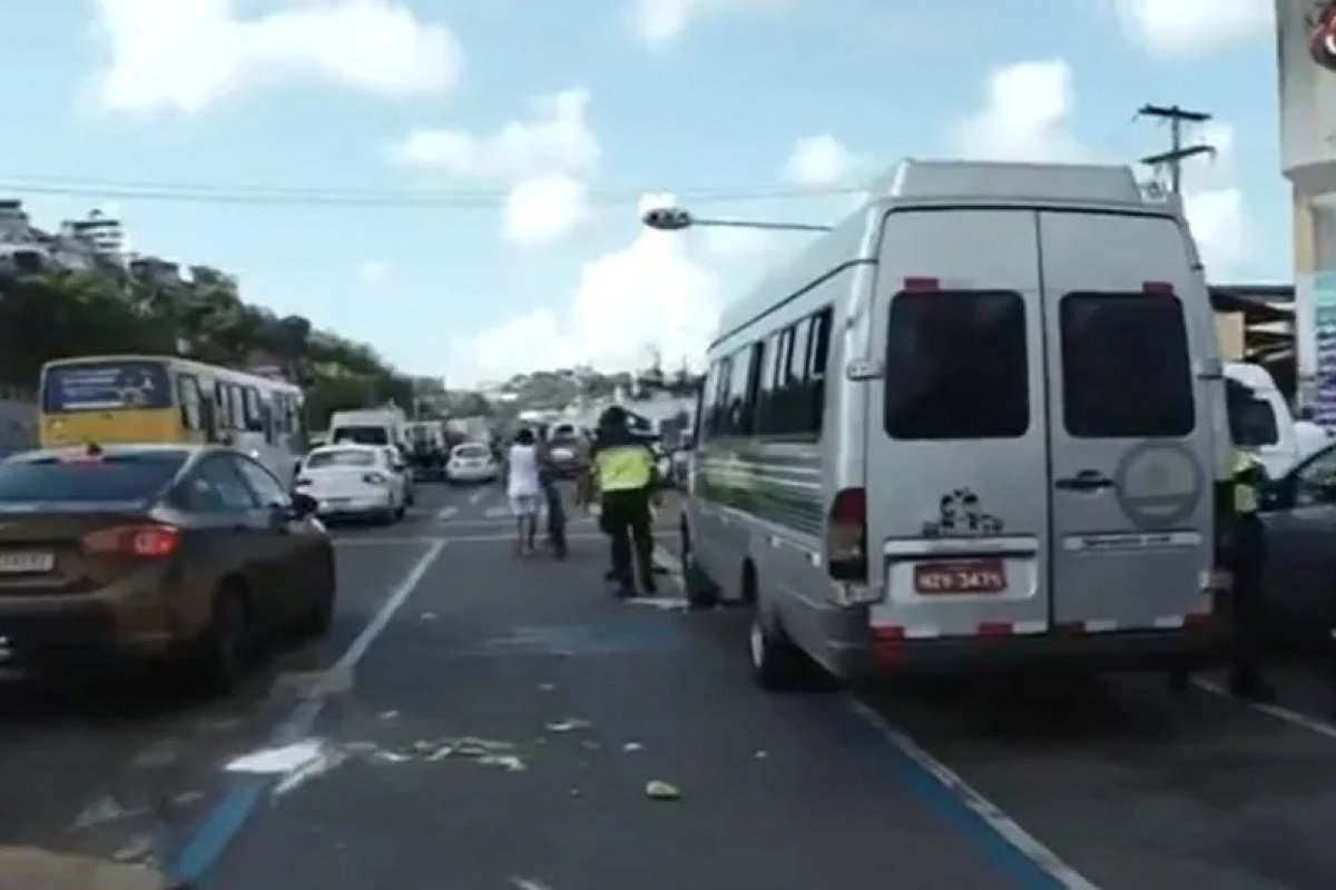 Feirante é atropelado por van na região da Feira de São Joaquim; motorista desmaiou