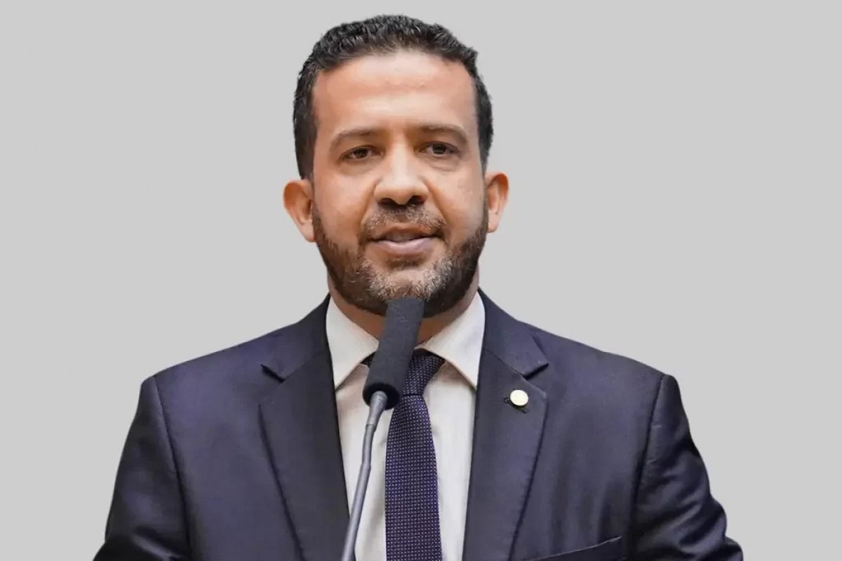 PP pede perda de mandato de Janones por propagação de notícias falsas