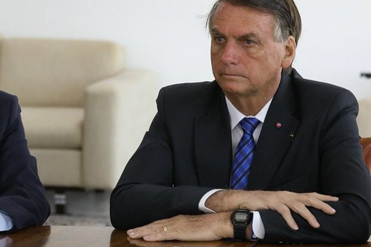 Bolsonaro volta atrás e diz que militares 'não fazem auditoria’ de urnas