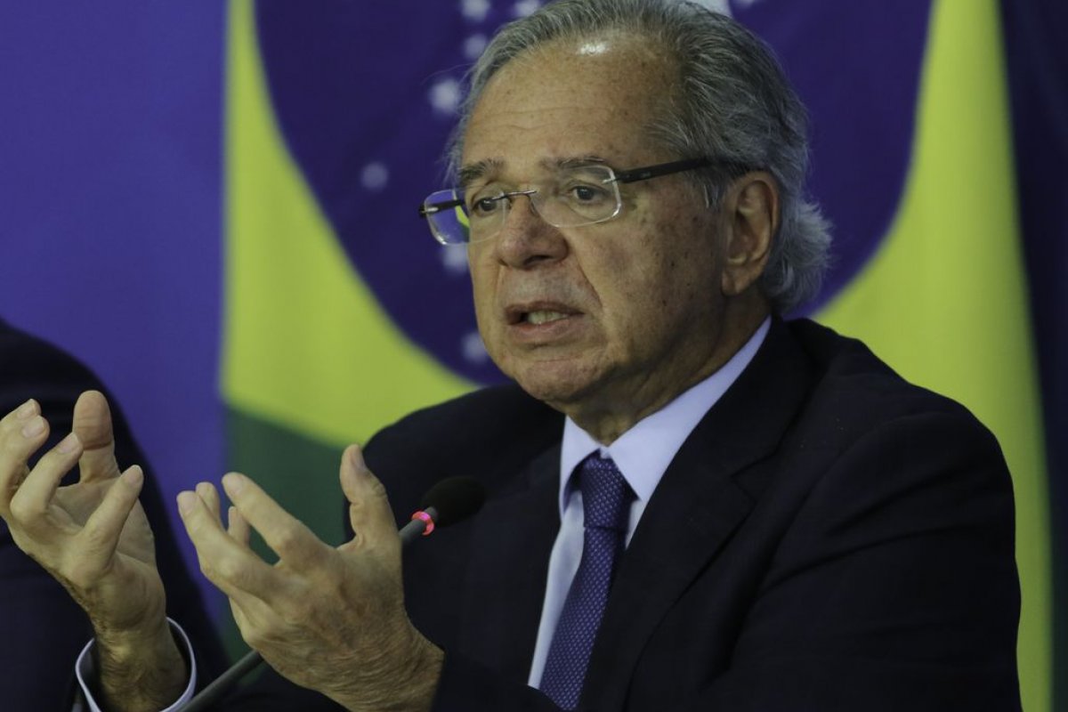 “Ficam falando agora de picanha e cerveja, não tem noção do que aconteceu”, diz Guedes sobre fala de Lula