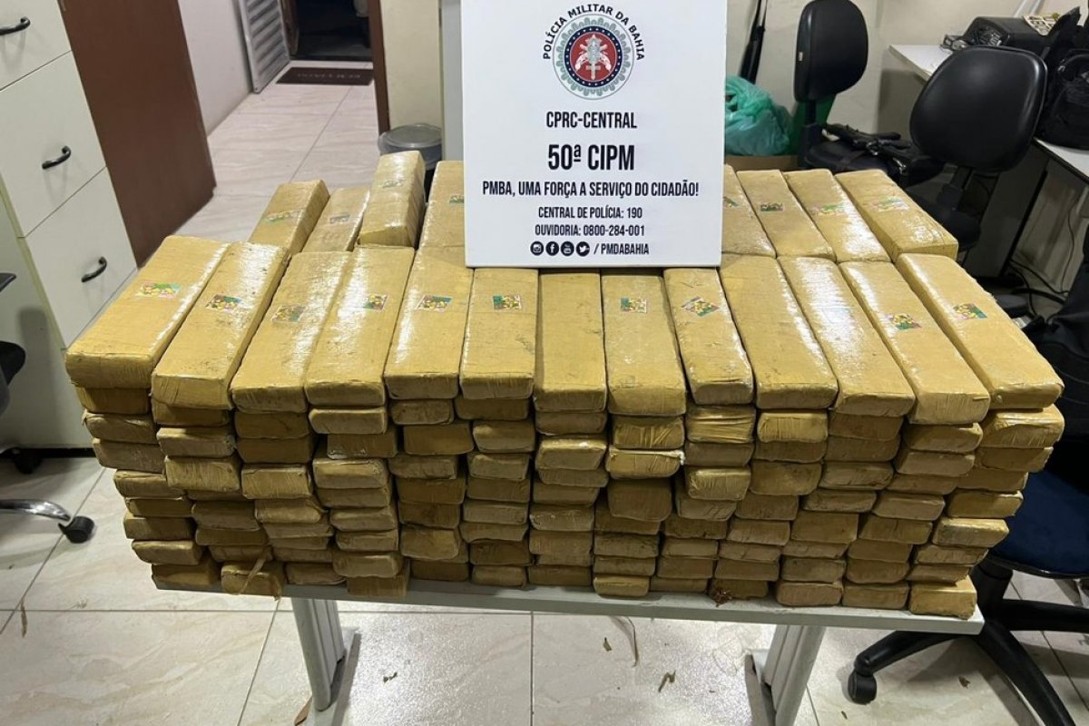 PM apreende 230 kg de maconha prensada em Nova Brasília