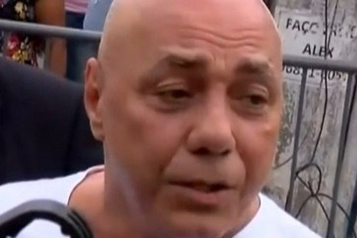 Celsinho da Vila Vintém deixa cadeia em Bangu, no Rio de Janeiro