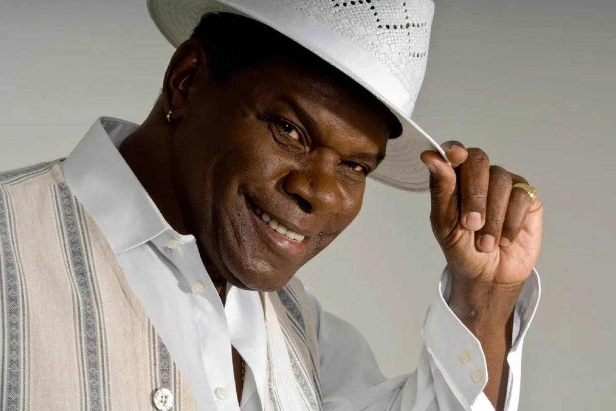 Corpo do cantor Emílio Santiago é exumado para teste de DNA