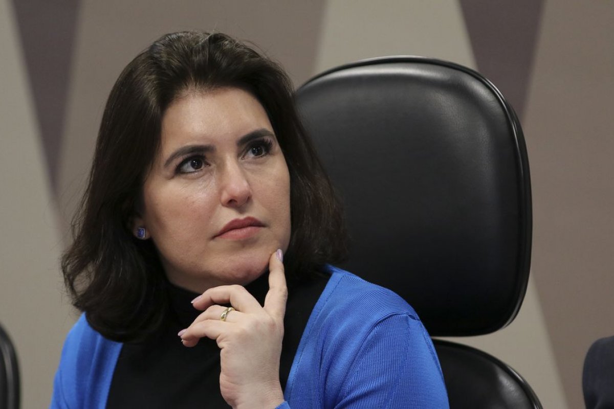 Simone Tebet nega que esteja negociando ministério com Lula