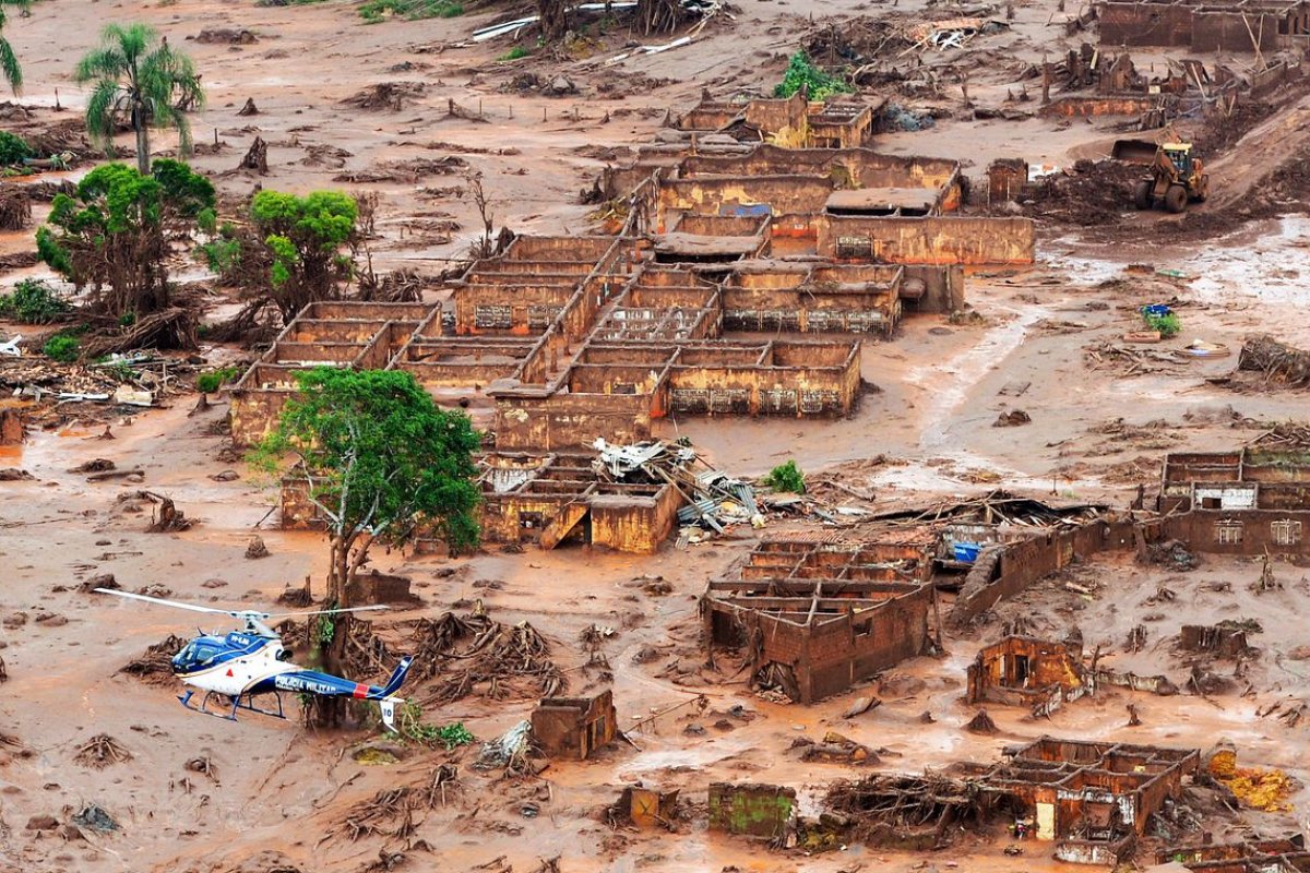 Samarco pede fim do cadastramento de vítimas da tragédia de Mariana