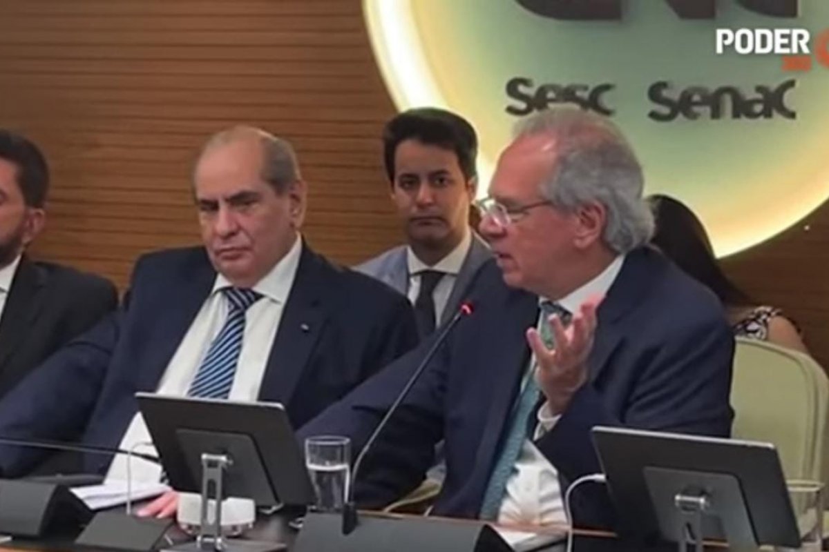 Guedes defende Bolsonaro e afirma que não viu presidente pedir censura a nenhum jornal