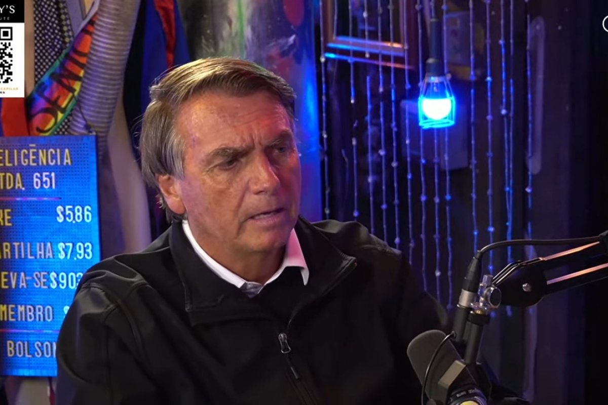 Em live, Bolsonaro fala sobre possibilidade de atentado terrorista durante processo de impeachment de Dilma