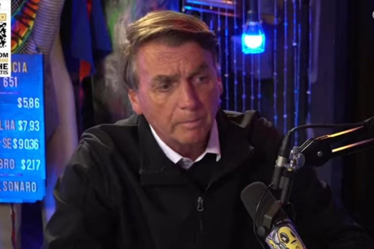 Bolsonaro chega a 1,7 milhão de espectadores em podcast e bate recorde de Lula