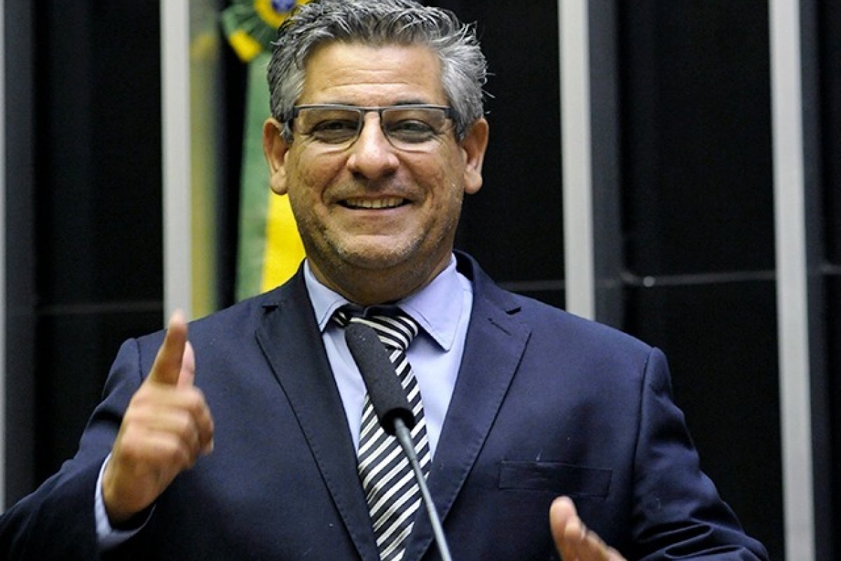 Deputado, que não se reelegeu, propõe mudar regras do fundo eleitoral