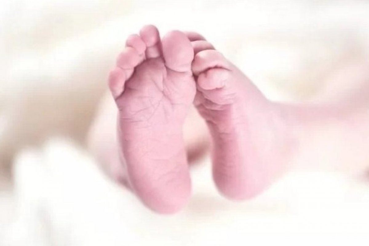 Mãe que esmagou bebê após dormir revela ter usado crack antes de amamentar criança