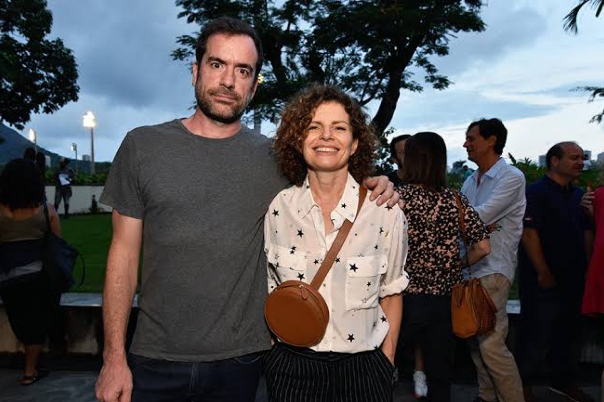 Atriz Débora Bloch se casa em segredo com produtor português