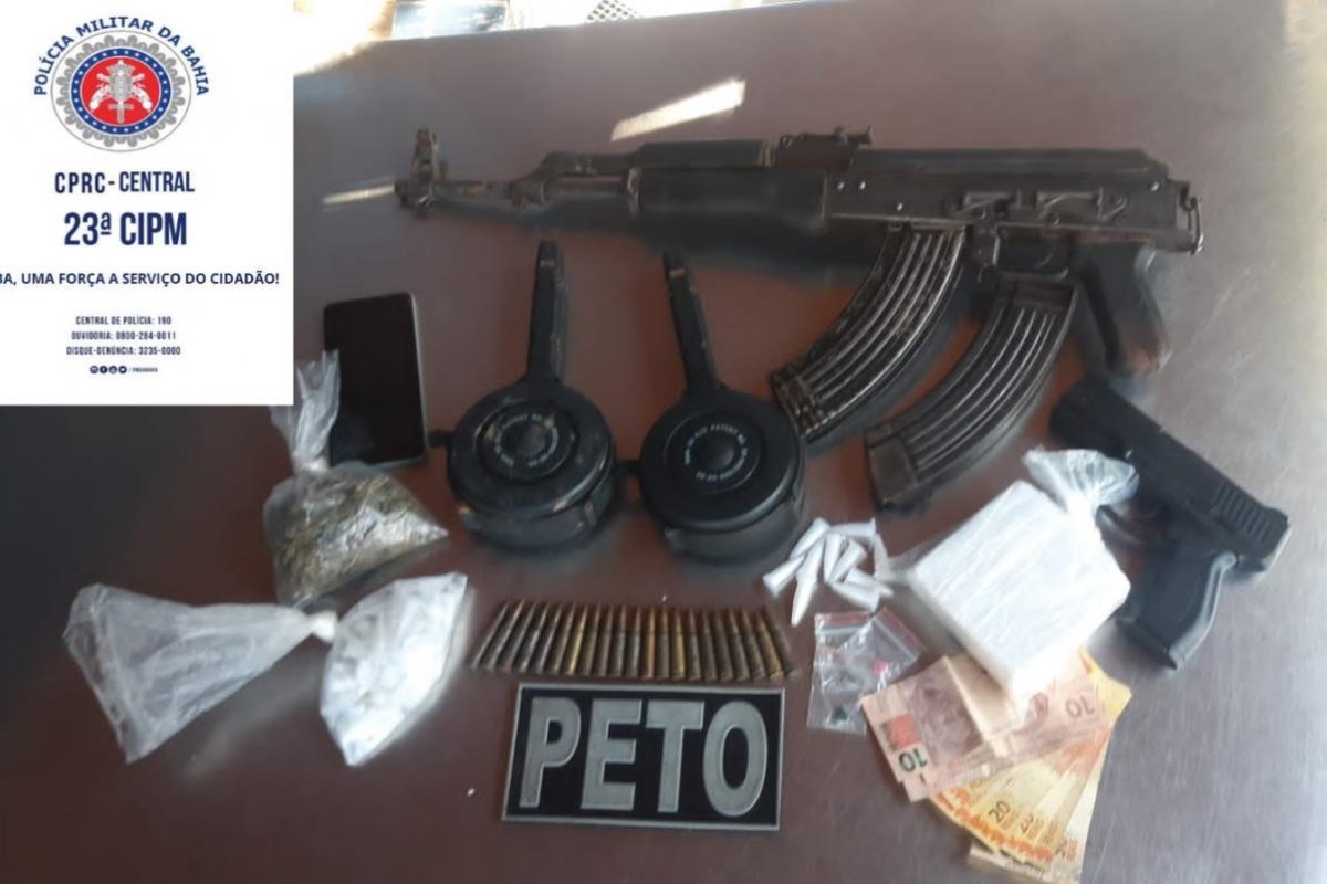 Homem é preso com fuzil e drogas no bairro de Tancredo Neves, em Salvador