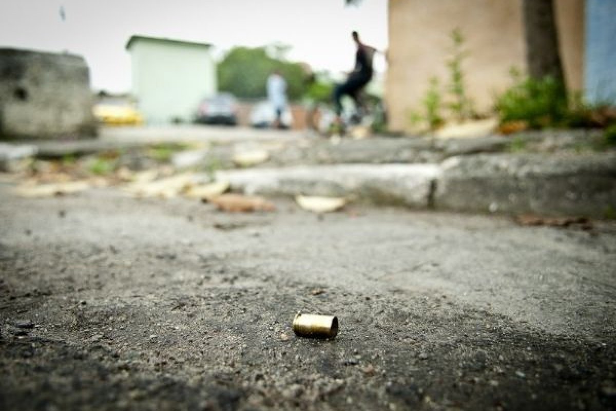 Três policiais militares são presos suspeitos de executarem dois homens na zona rural de Piatã