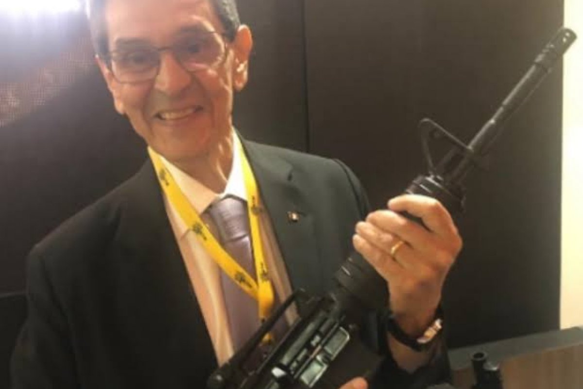 Roberto Jefferson aguarda audiência de custódia, que deve ocorrer ainda nesta segunda (24)