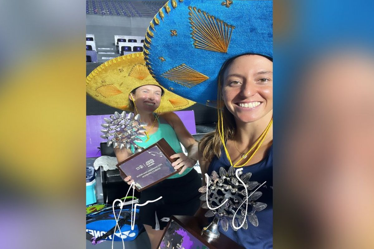 Brasileira ganha título de duplas do WTA 1000 de Guadalajara