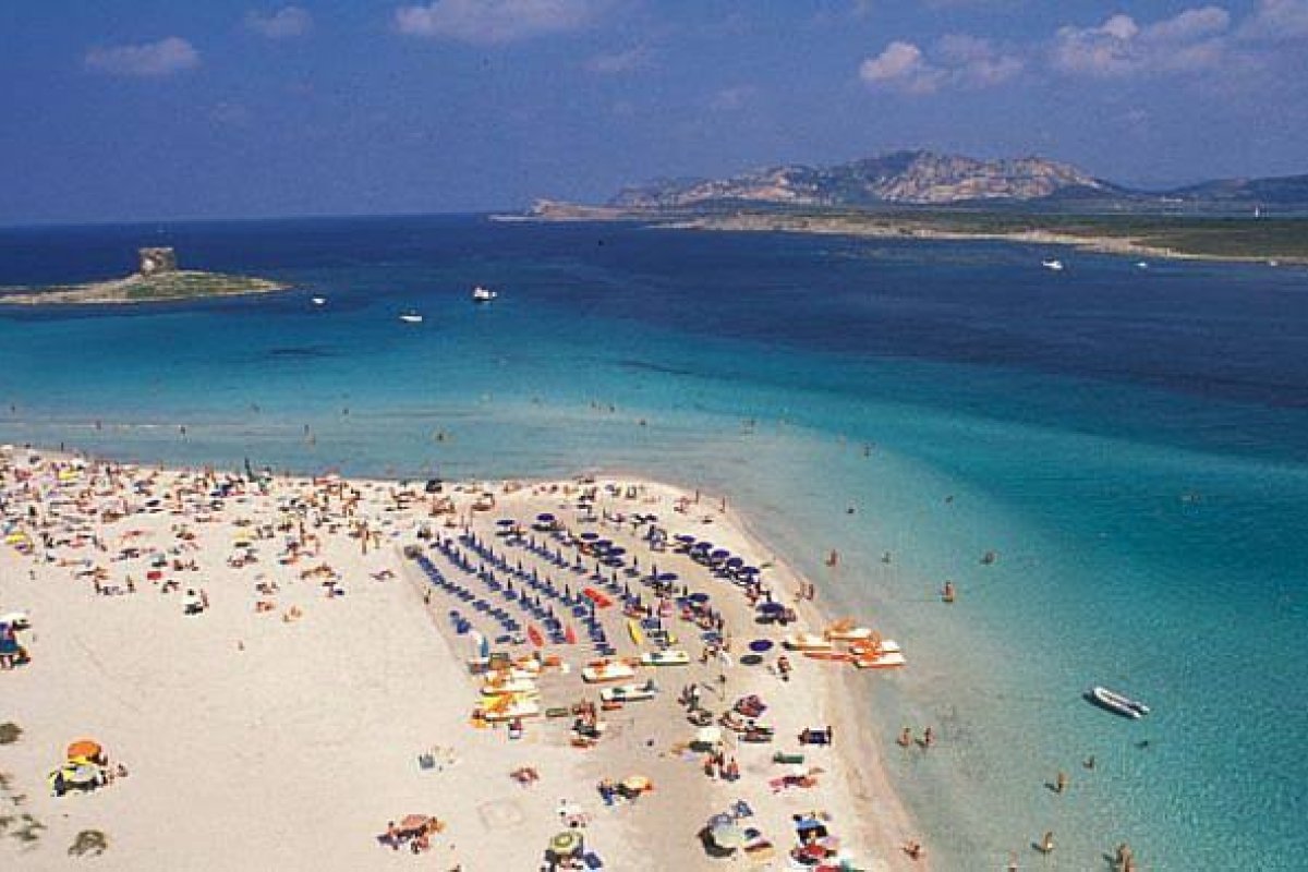 Prefeito resolve cobrar ingresso para banhistas terem acesso a praia