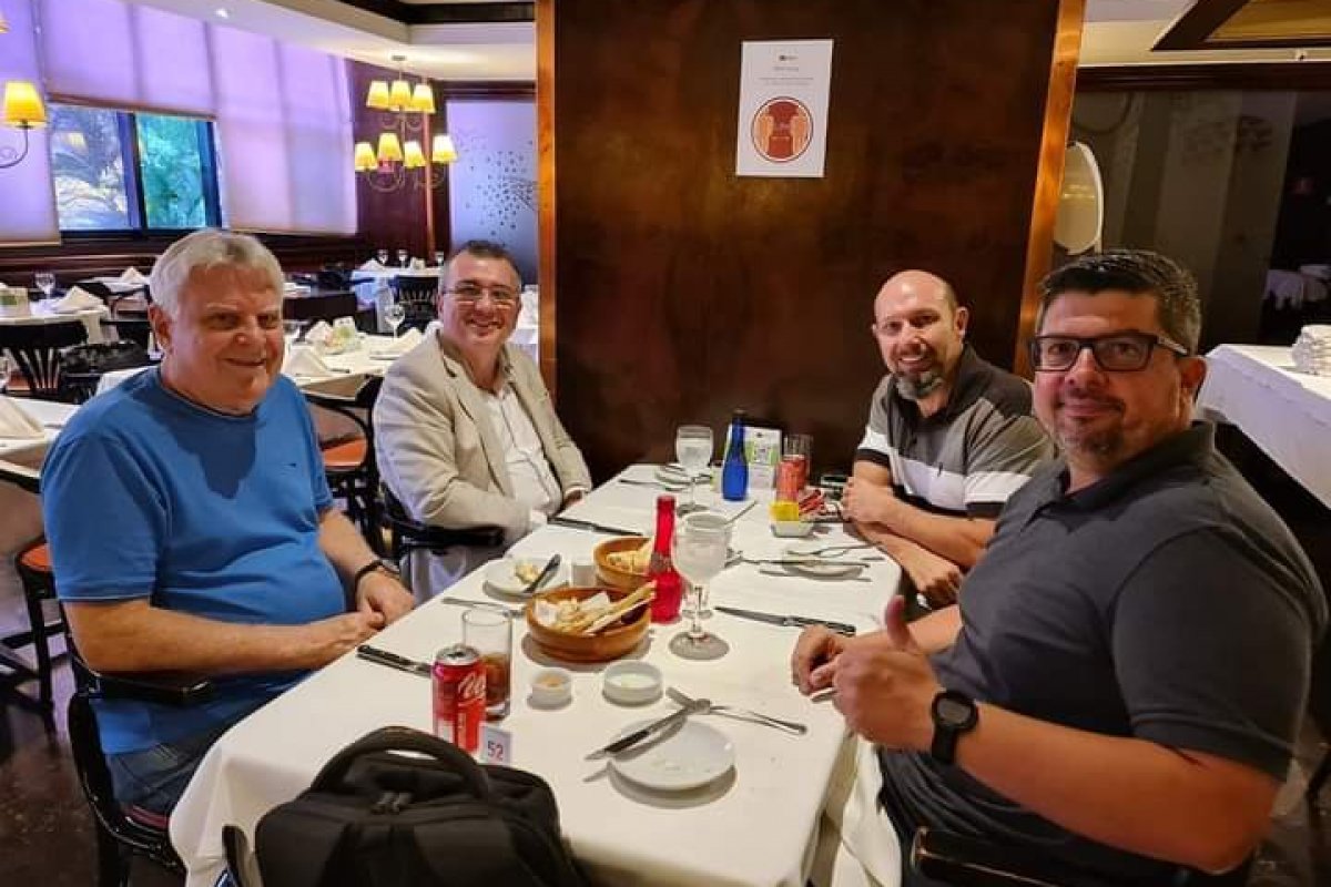 Paulo Brandão celebra nova idade com almoço!