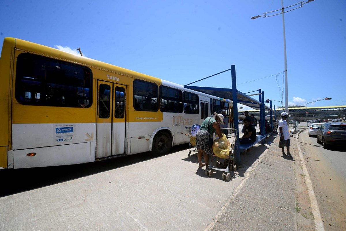 MP que libera R$ 2,5 bilhões crédito para locomoção de idosos em transporte público é prorrogada