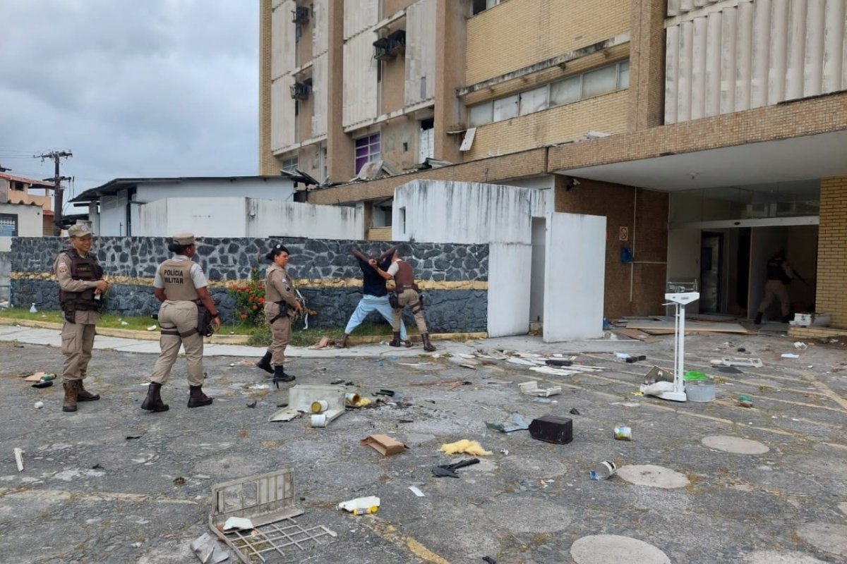 Trio é preso por furtar materiais de antigo hospital no bairro da Federação, em Salvador