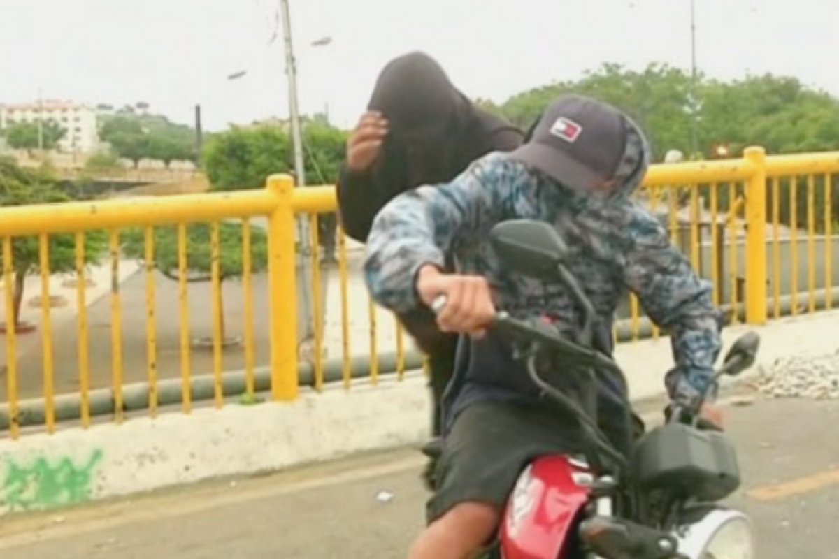 Equipe de televisão sofre tentativa de assalto no Equador