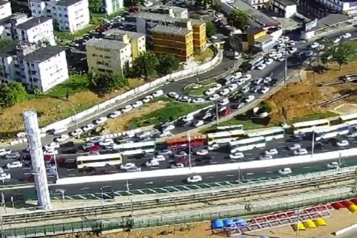 Boletim de trânsito: retorno do feriadão deixa o trânsito lento no acesso a rodoviária de Salvador